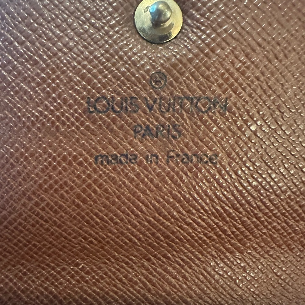 Authentic Louis Vuitton Monogram Sarah Wallet from 2002 - Picture 4 of 9